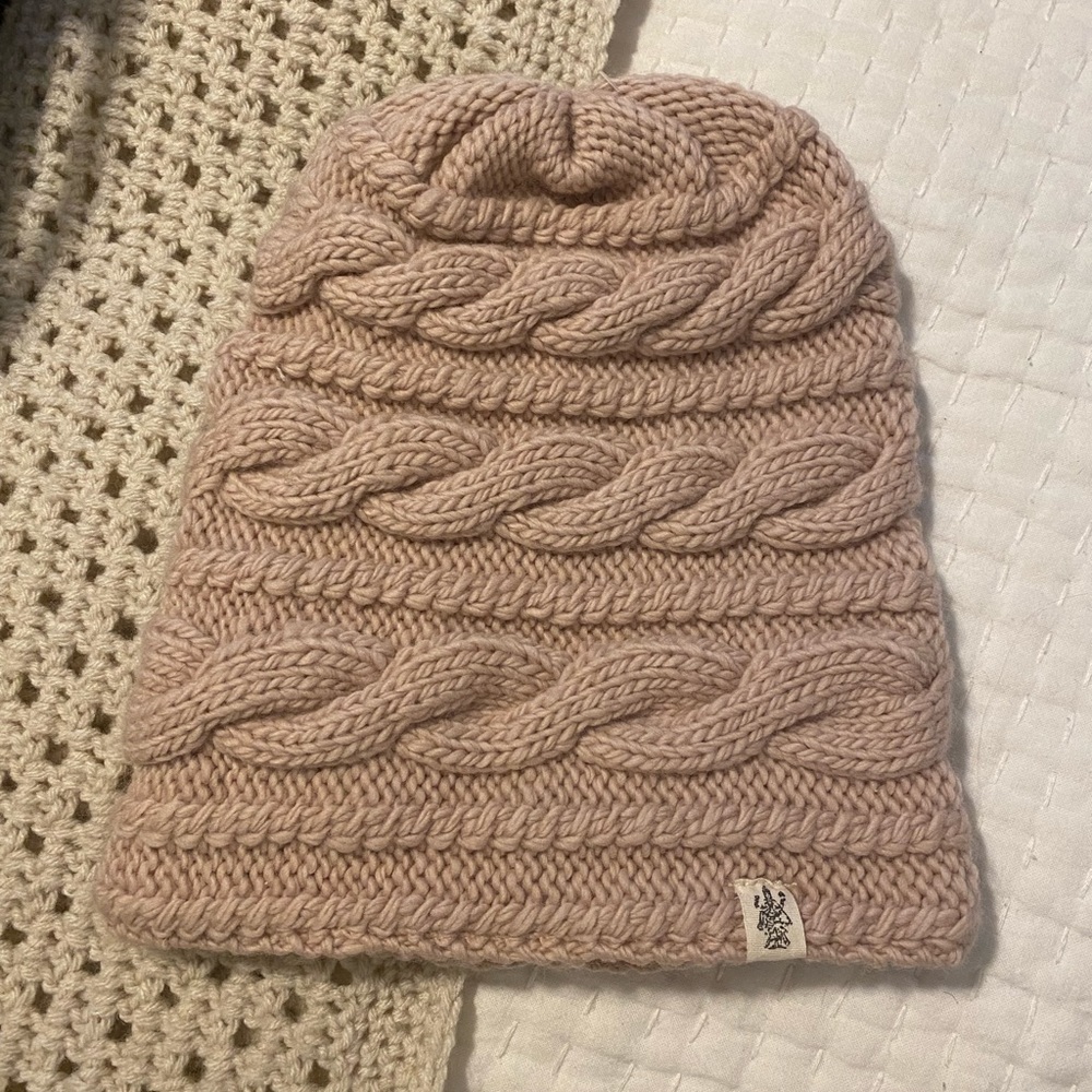 Nirvanna Designs 100% Merino wool Cable knit hat.